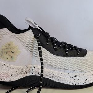 Curry Under Armour basketball shoes. Men's 7.5